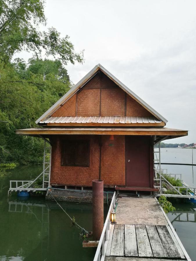 里瓦滨海度假村 乌泰他尼府 外观 照片
